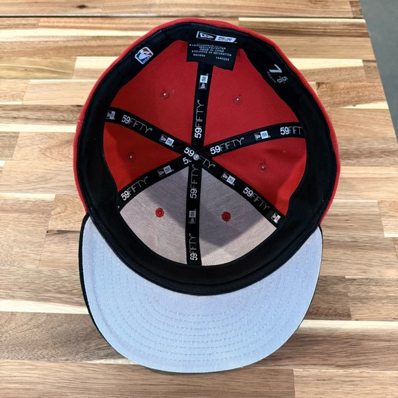 New Era Chicago Bulls Red and Black Flat Brim Snapback Hat - Picture 10 of 10